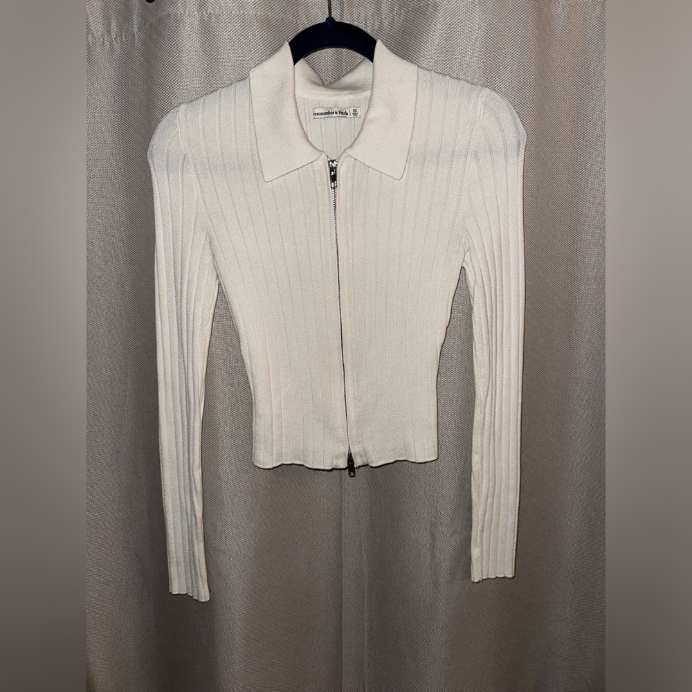 White XS Abercrombie Adjustable long sleeve collared shirt